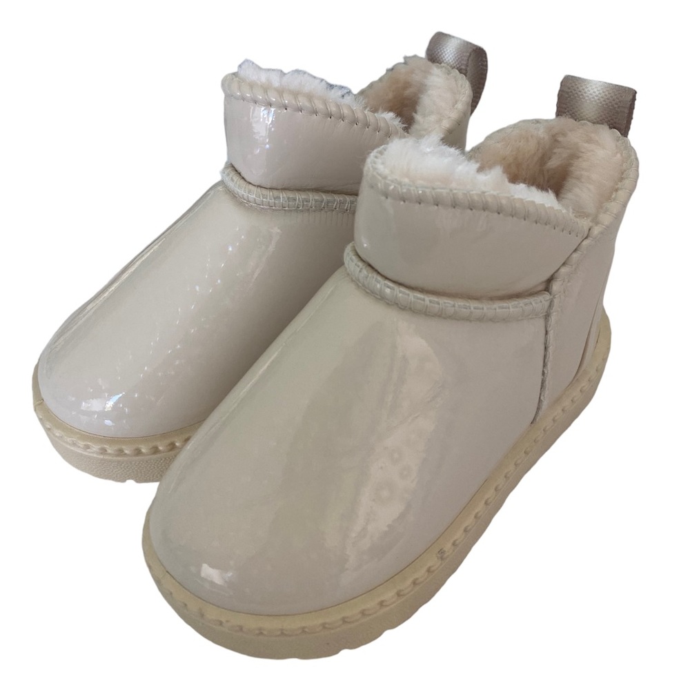 Little Girl's Shiny Cream Warm and Soft Winter Boots Faux
Fur. Size: 22 (US 6)